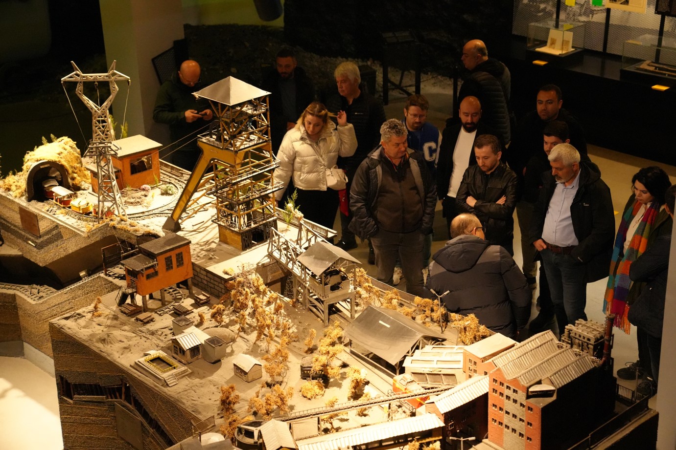 Maden Haritacılığı ve Maden Ölçmeleri Çalıştayı Misafirlerine Jeosit Gezisi Düzenlendi 